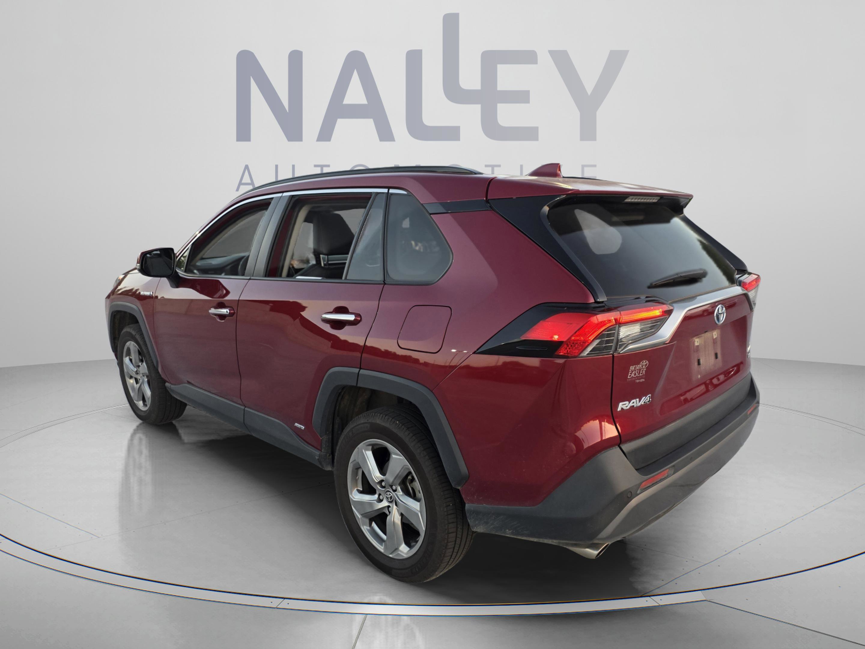Used 2020 Toyota RAV4 Limited AWD/4WD image 3