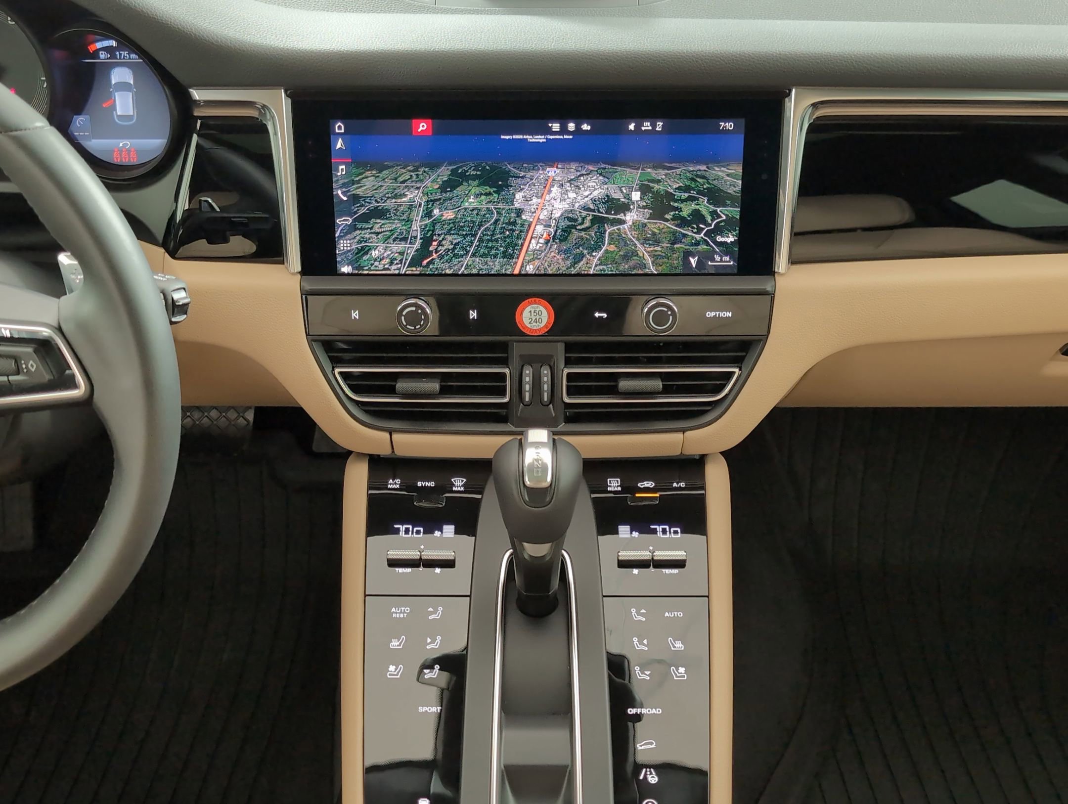 Used 2025 Porsche Macan image 31