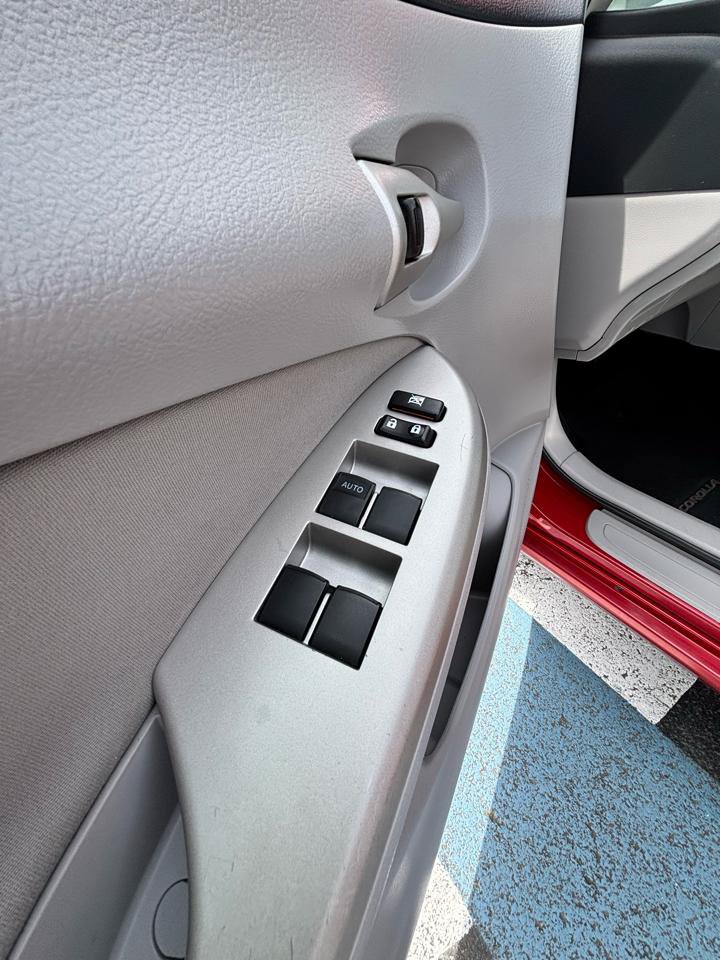 Used 2012 Toyota Corolla LE FWD image 10