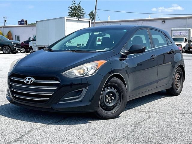 Used 2017 Hyundai Elantra GT FWD image 2