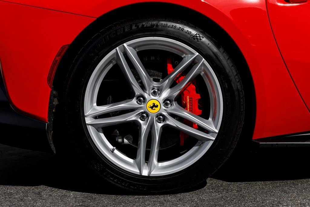 Used 2019 Ferrari 812 Superfast image 18