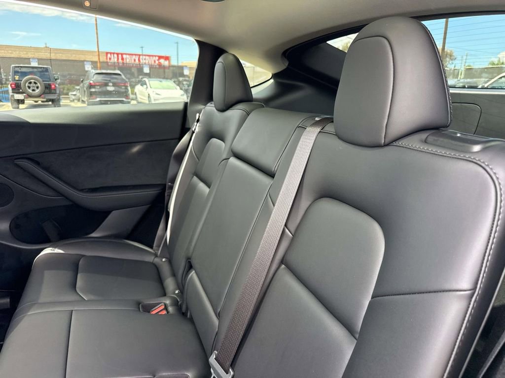 Used 2024 Tesla Model Y Long Range AWD/4WD image 13