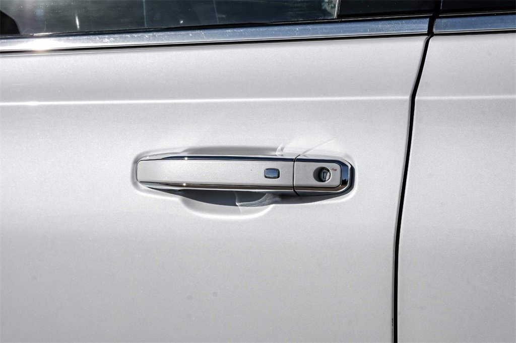 Used 2022 GMC Yukon XL SLT image 42