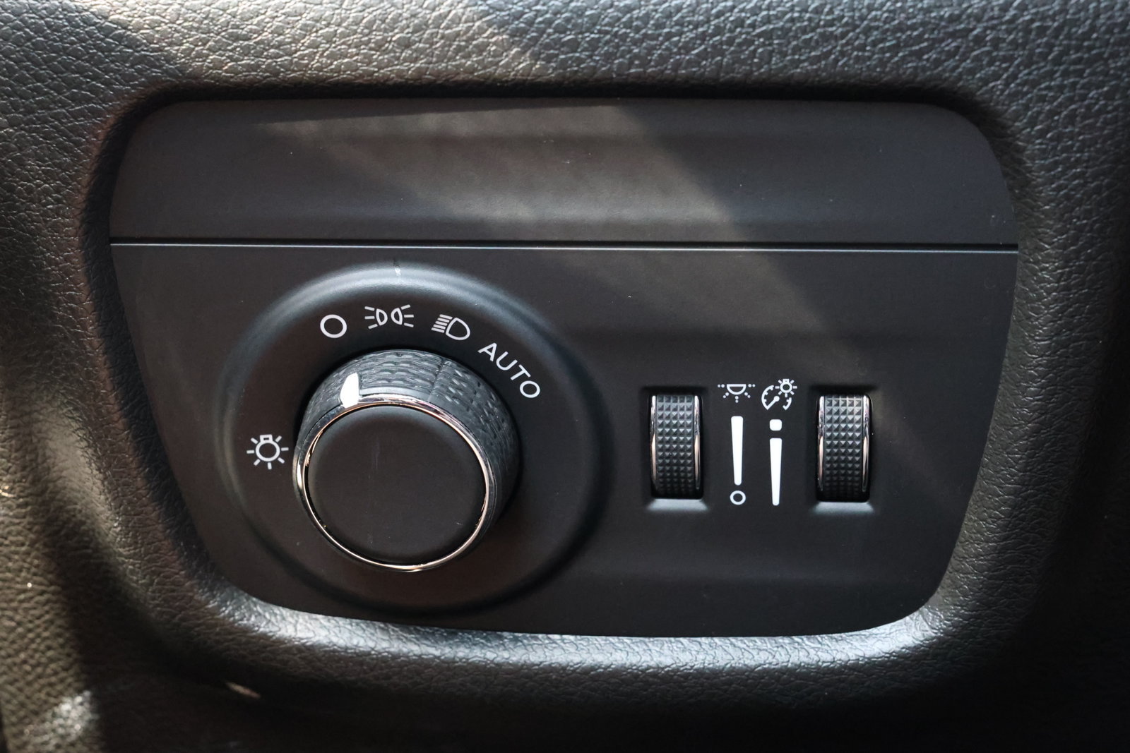 Used 2023 Jeep Grand Cherokee L Laredo RWD image 26