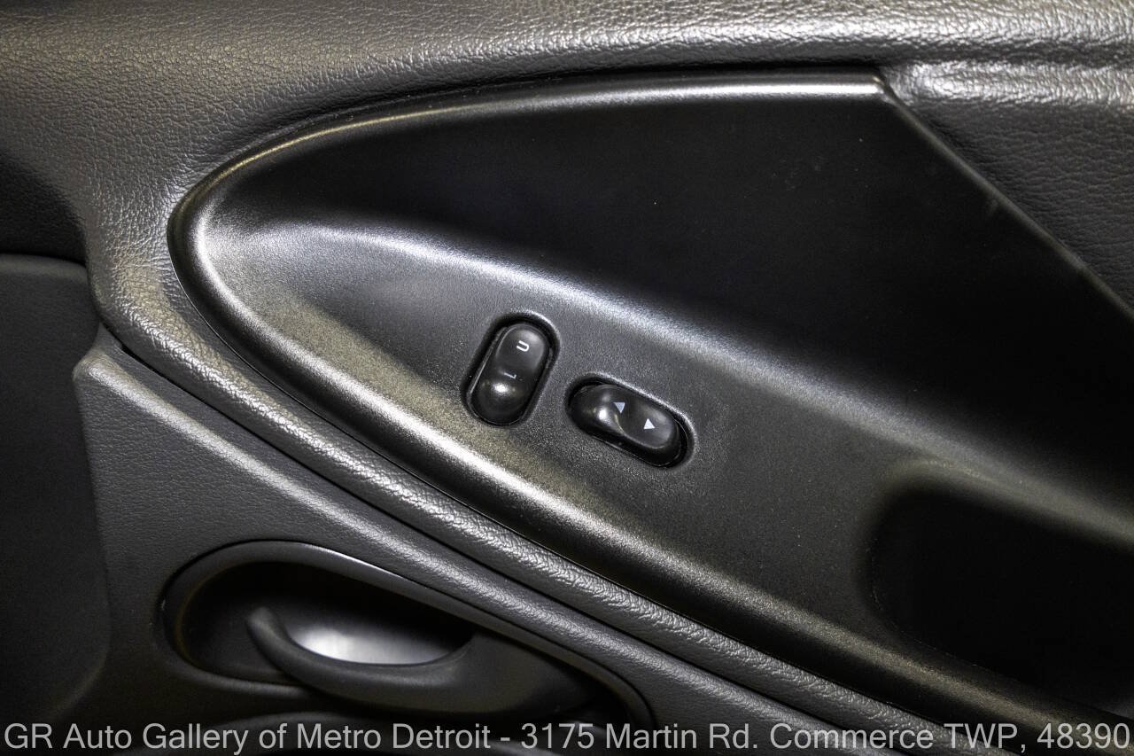 Used 2004 Ford Mustang Mach 1 RWD image 36