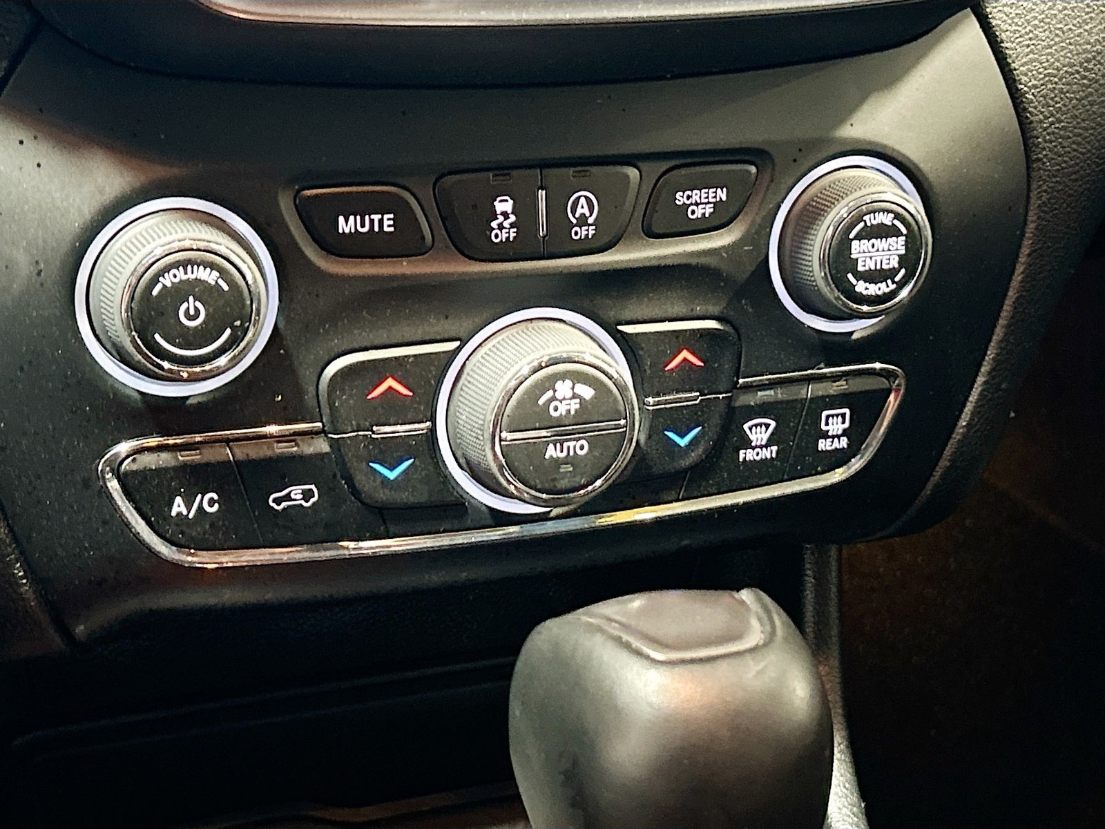 Used 2023 Jeep Cherokee Altitude Lux AWD/4WD image 16