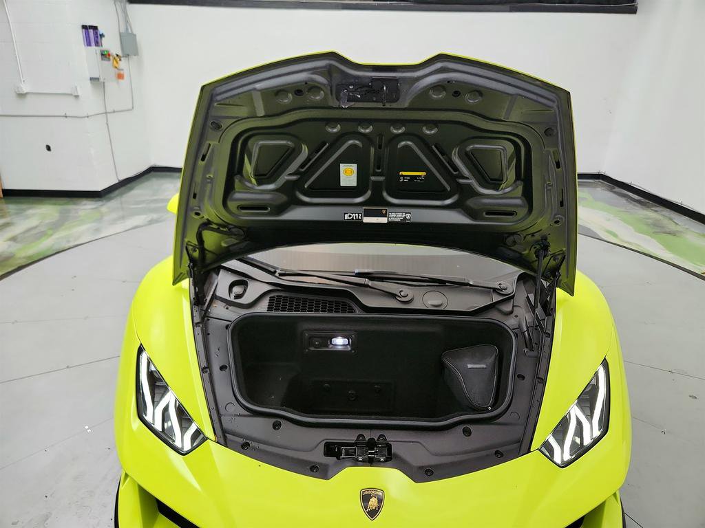 Used 2020 Lamborghini Huracan EVO image 24