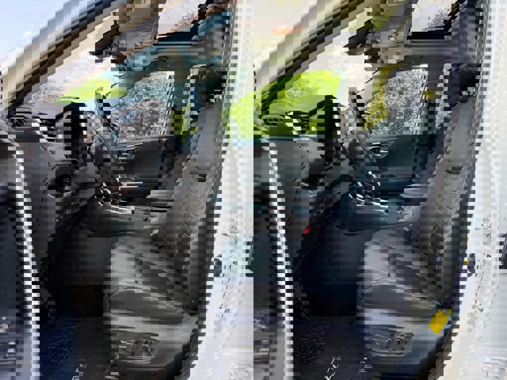 Used 2019 Toyota RAV4 Limited FWD image 25