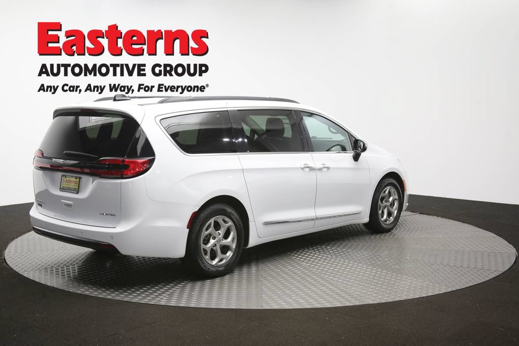 Used 2023 Chrysler Pacifica Limited FWD image 44