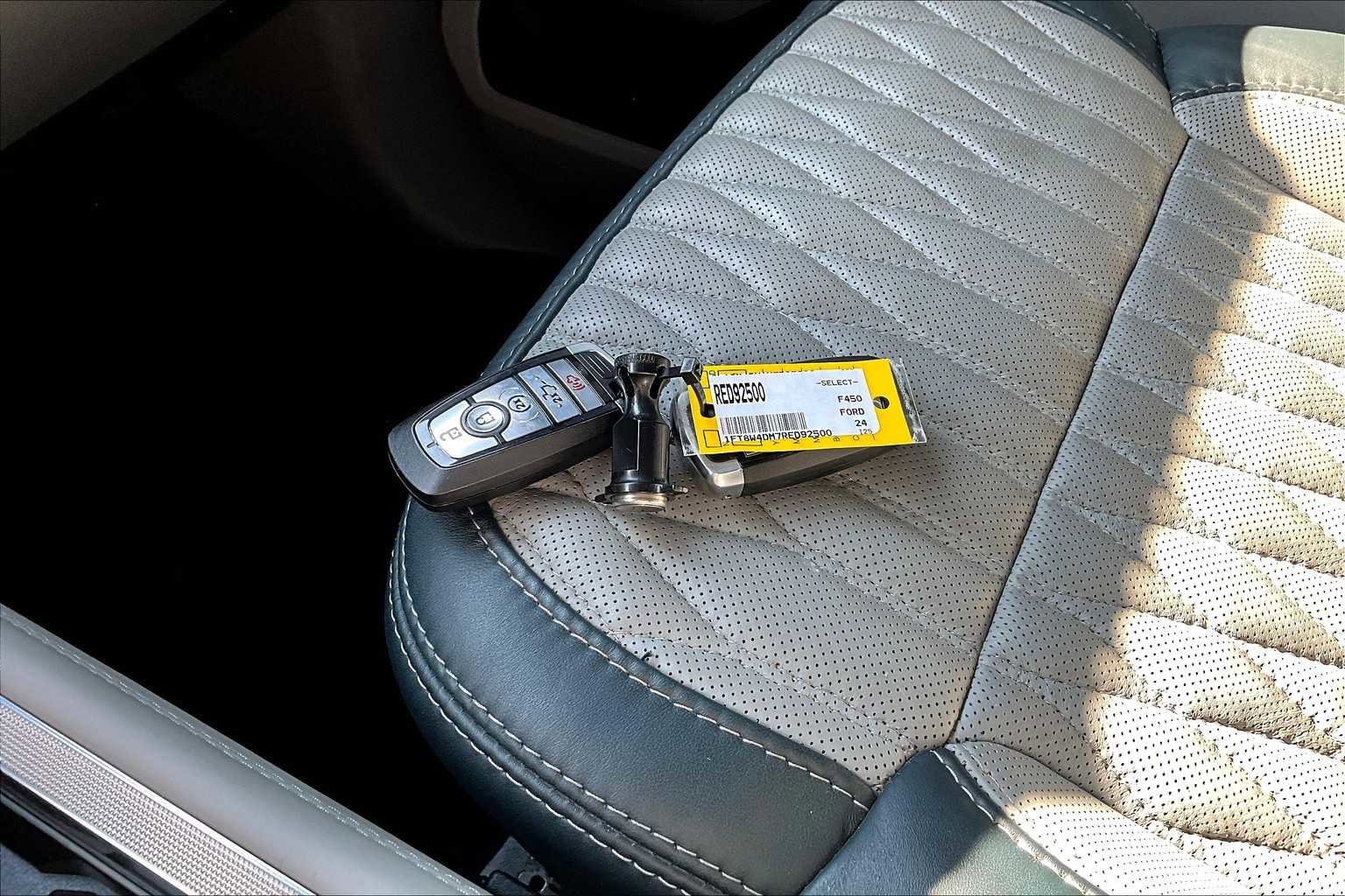 Used 2024 Ford F450 Limited image 14