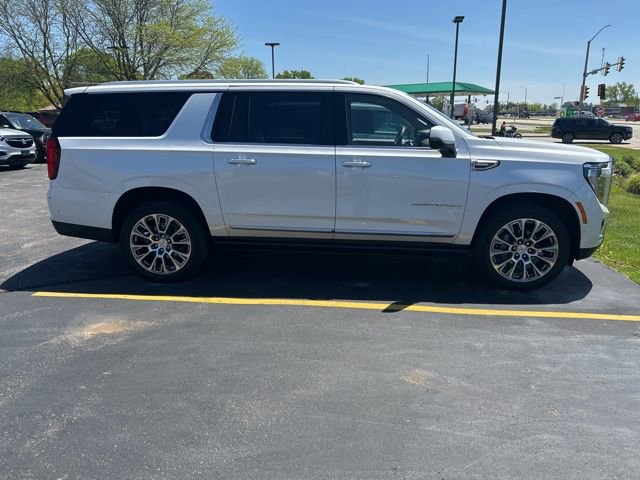 Used 2025 GMC Yukon XL Denali w/ Denali Reserve Package AWD/4WD image 7
