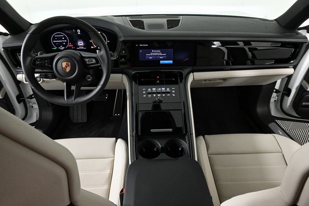 Used 2025 Porsche Panamera image 19