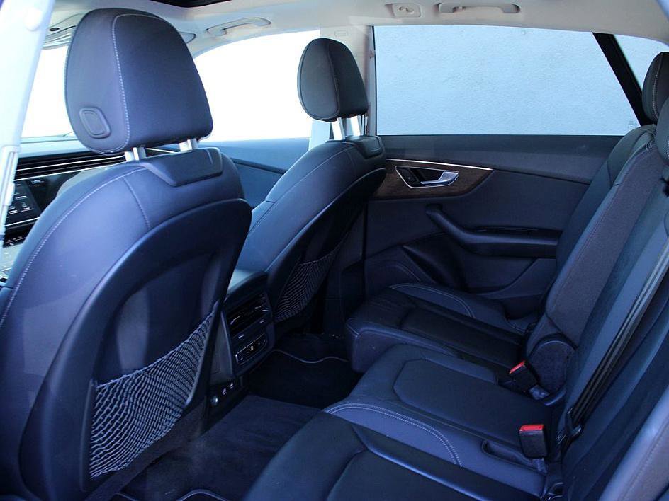Used 2020 Audi Q8 Premium w/ Black Optic Package image 17