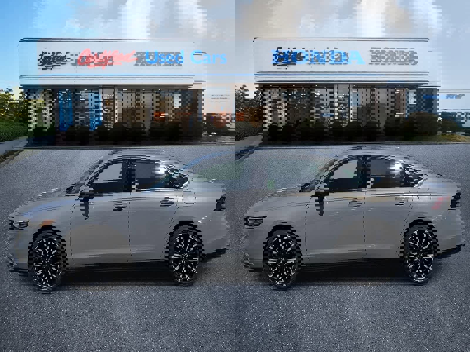 Used 2025 Honda Accord Touring image 2