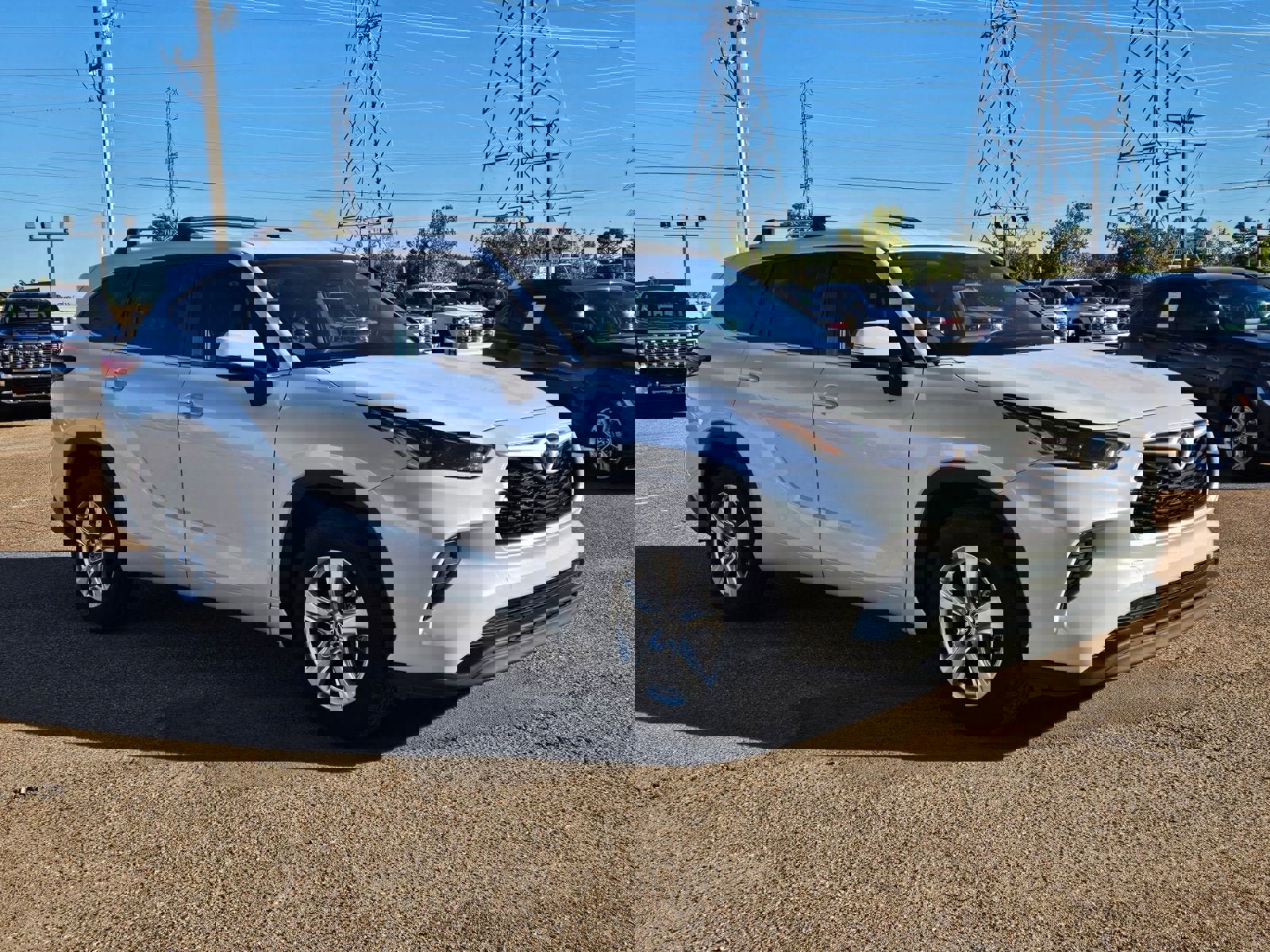 Used 2023 Toyota Highlander L image 37