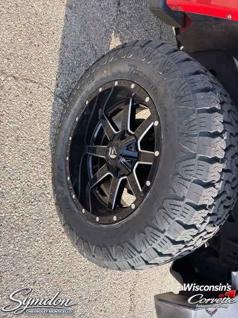 Used 2017 Jeep Wrangler Unlimited Sahara w/ Dual Top Group AWD/4WD image 24