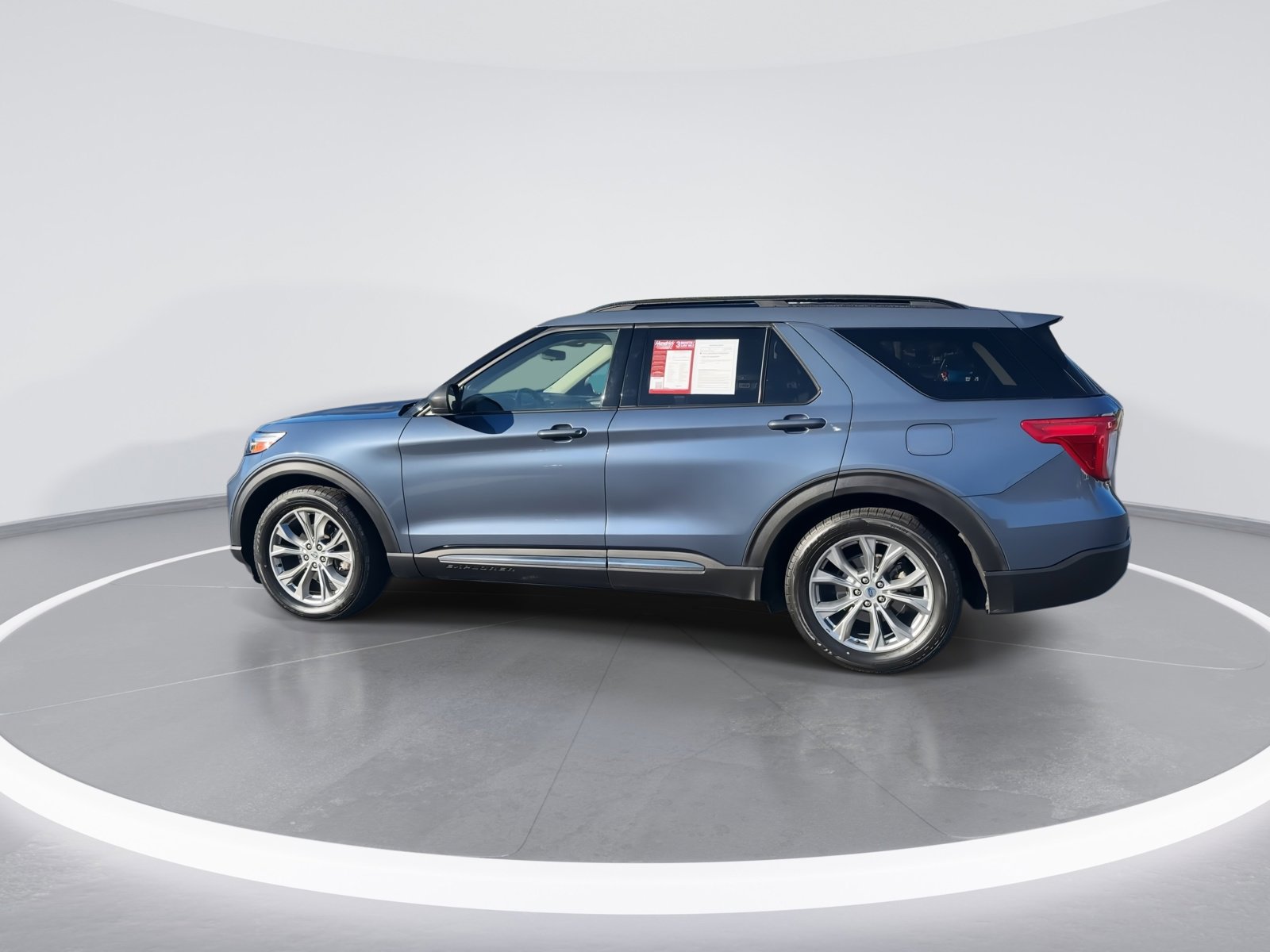 Used 2021 Ford Explorer XLT w/ Equipment Group 202A image 6