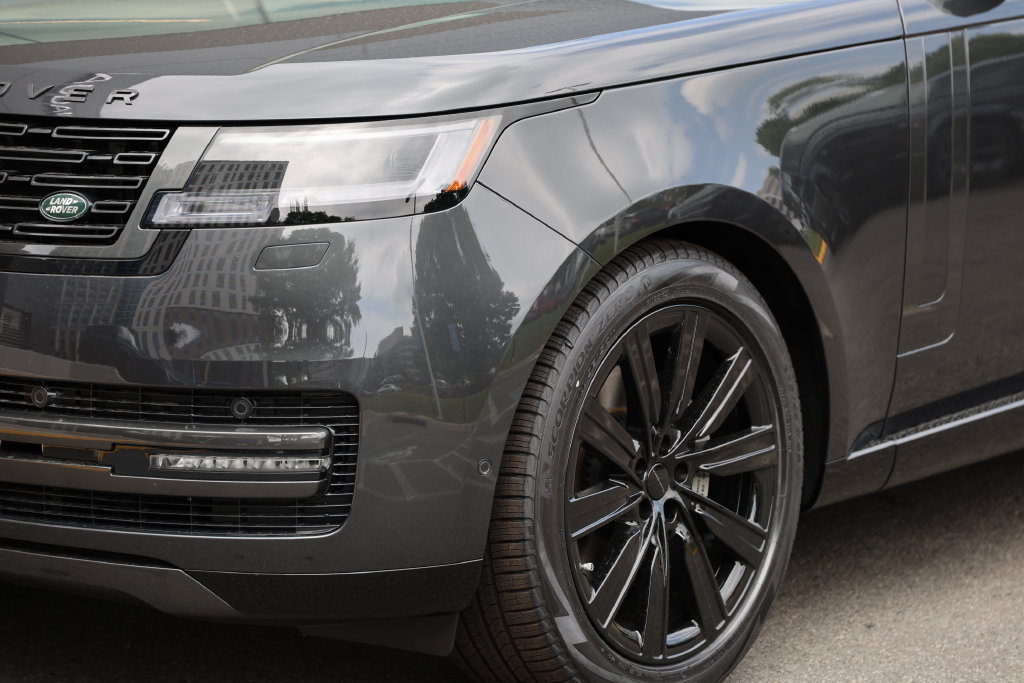 New 2026 Land Rover Range Rover Long Wheelbase SE AWD/4WD image 6