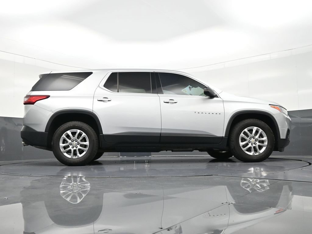 Used 2021 Chevrolet Traverse LS image 29