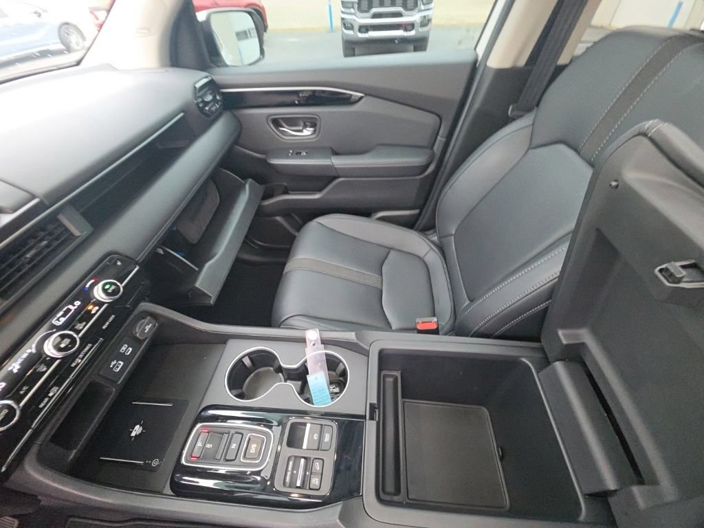 Used 2025 Honda Pilot Touring image 26