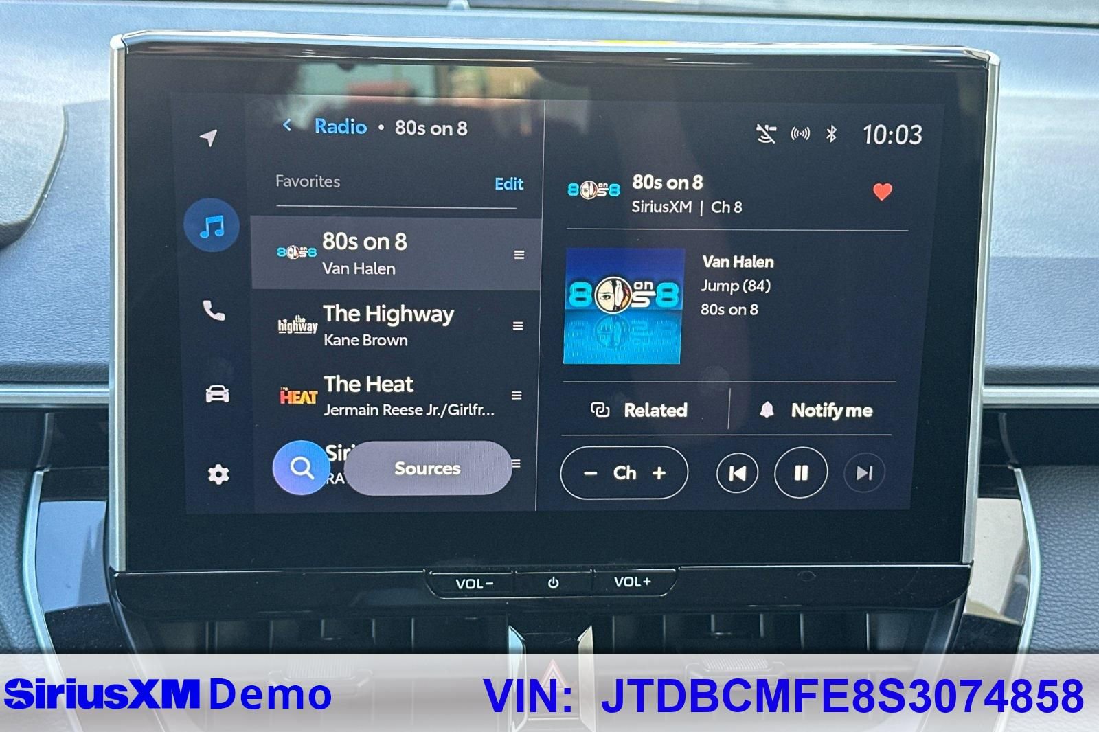 Used 2025 Toyota Corolla SE image 30