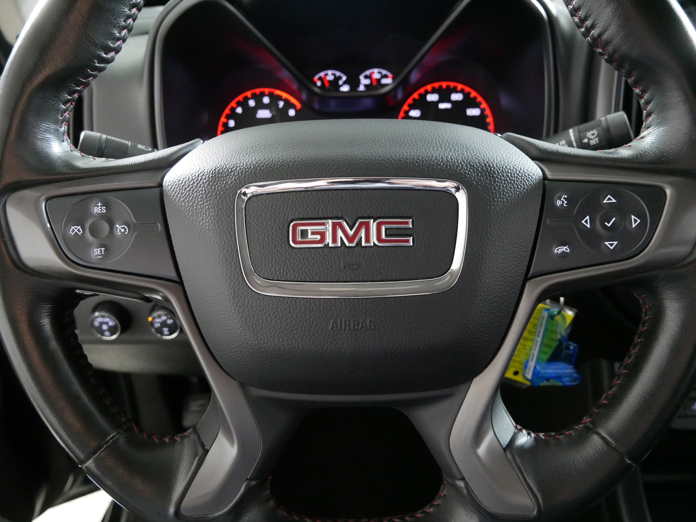 Used 2015 GMC Canyon SLE w/ All-Terrain Package image 25