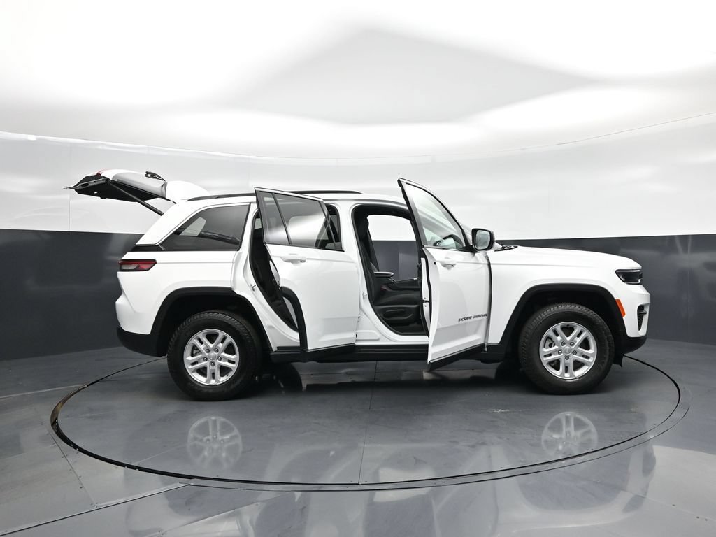Used 2025 Jeep Grand Cherokee Laredo w/ Luxury Tech Group I AWD/4WD image 5