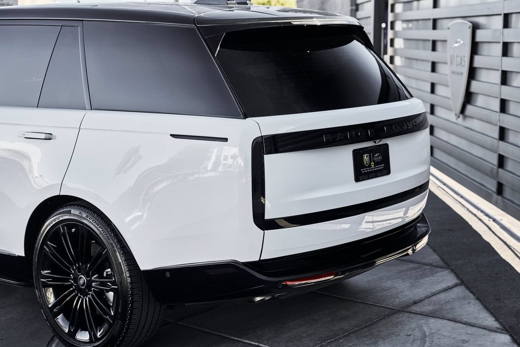 Used 2025 Land Rover Range Rover Long Wheelbase SE AWD/4WD image 4