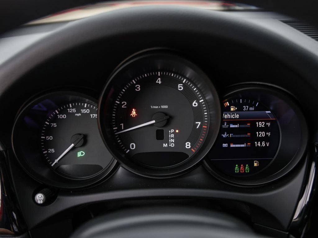 Certified 2025 Porsche Macan AWD/4WD image 17