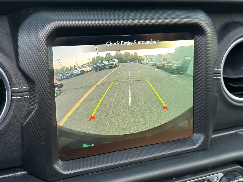 Used 2022 Jeep Wrangler Unlimited Sahara AWD/4WD image 27