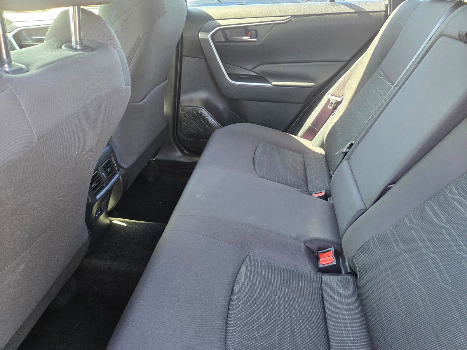 Used 2022 Toyota RAV4 SE w/ Convenience Package AWD/4WD image 17