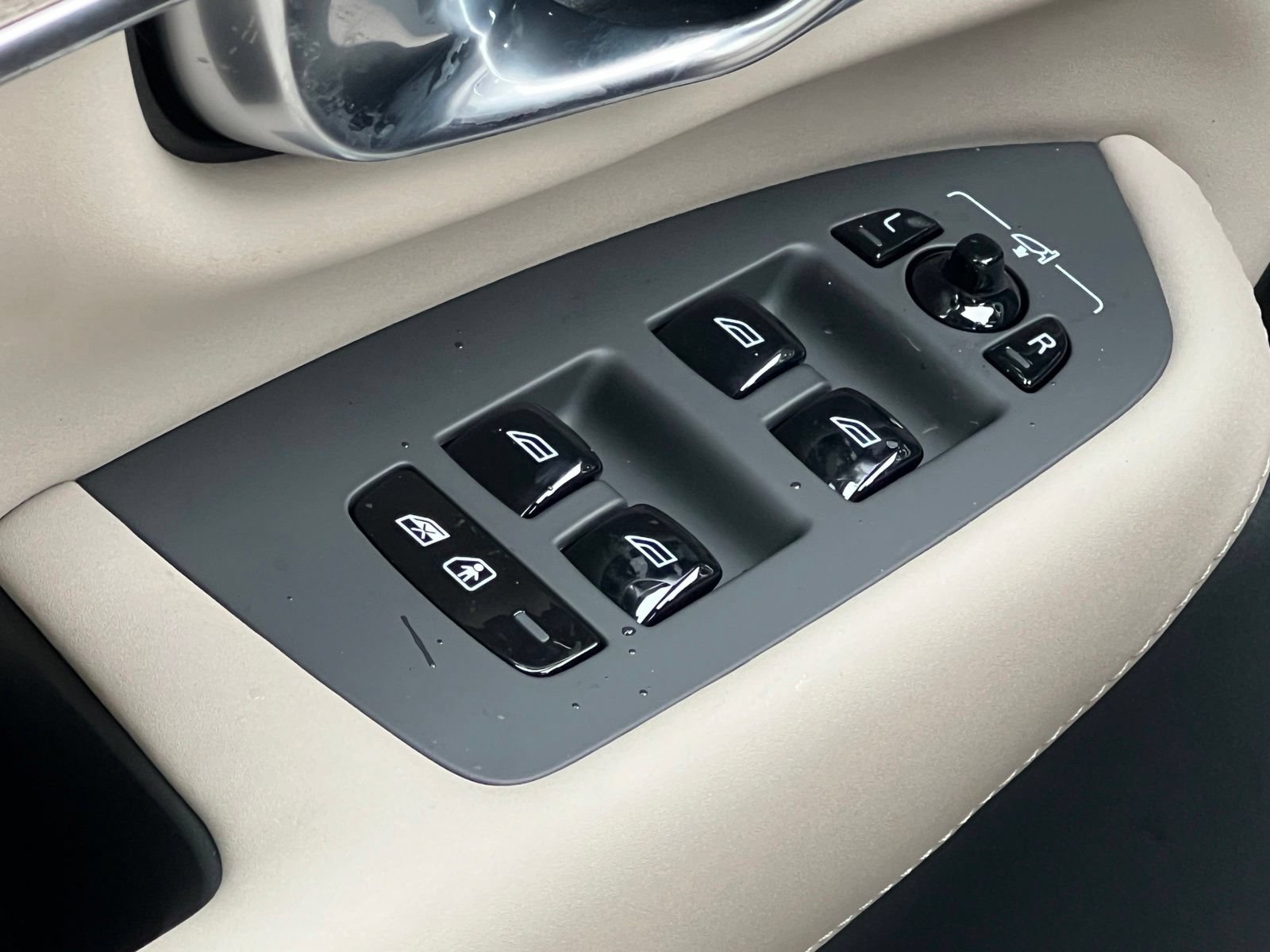 New 2027 Volvo XC60 B5 Core AWD/4WD image 37
