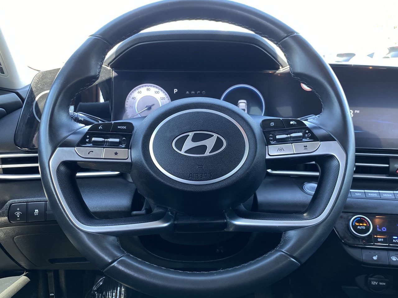 Used 2025 Hyundai Elantra SEL FWD image 24