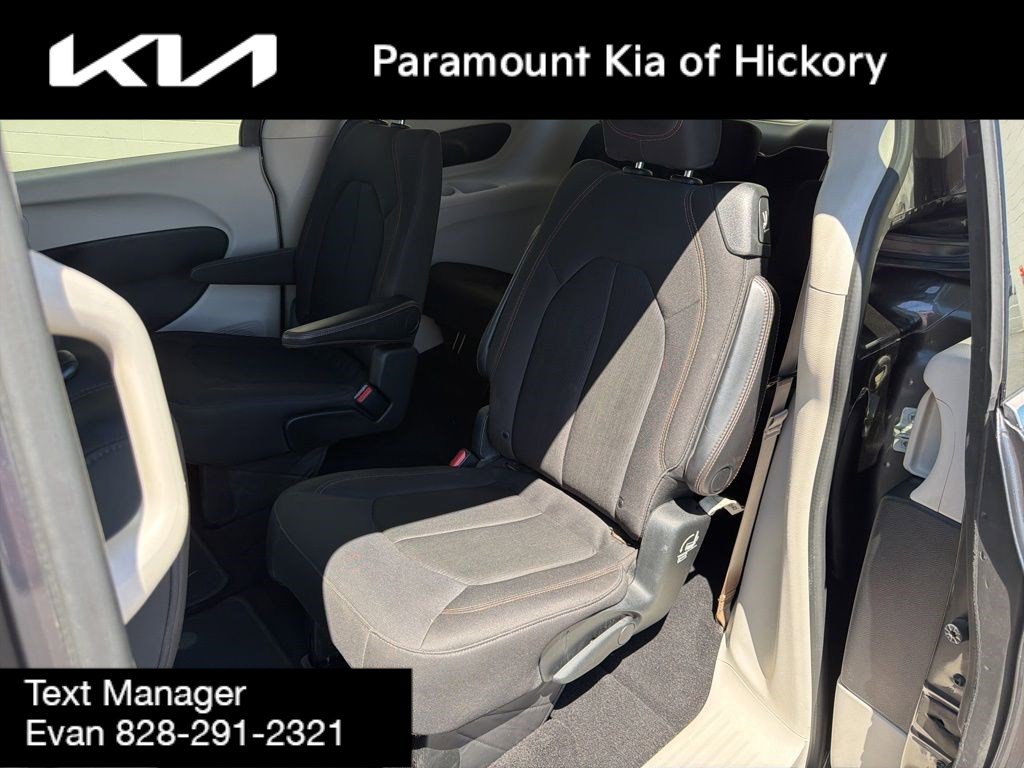 Used 2018 Chrysler Pacifica LX FWD image 11