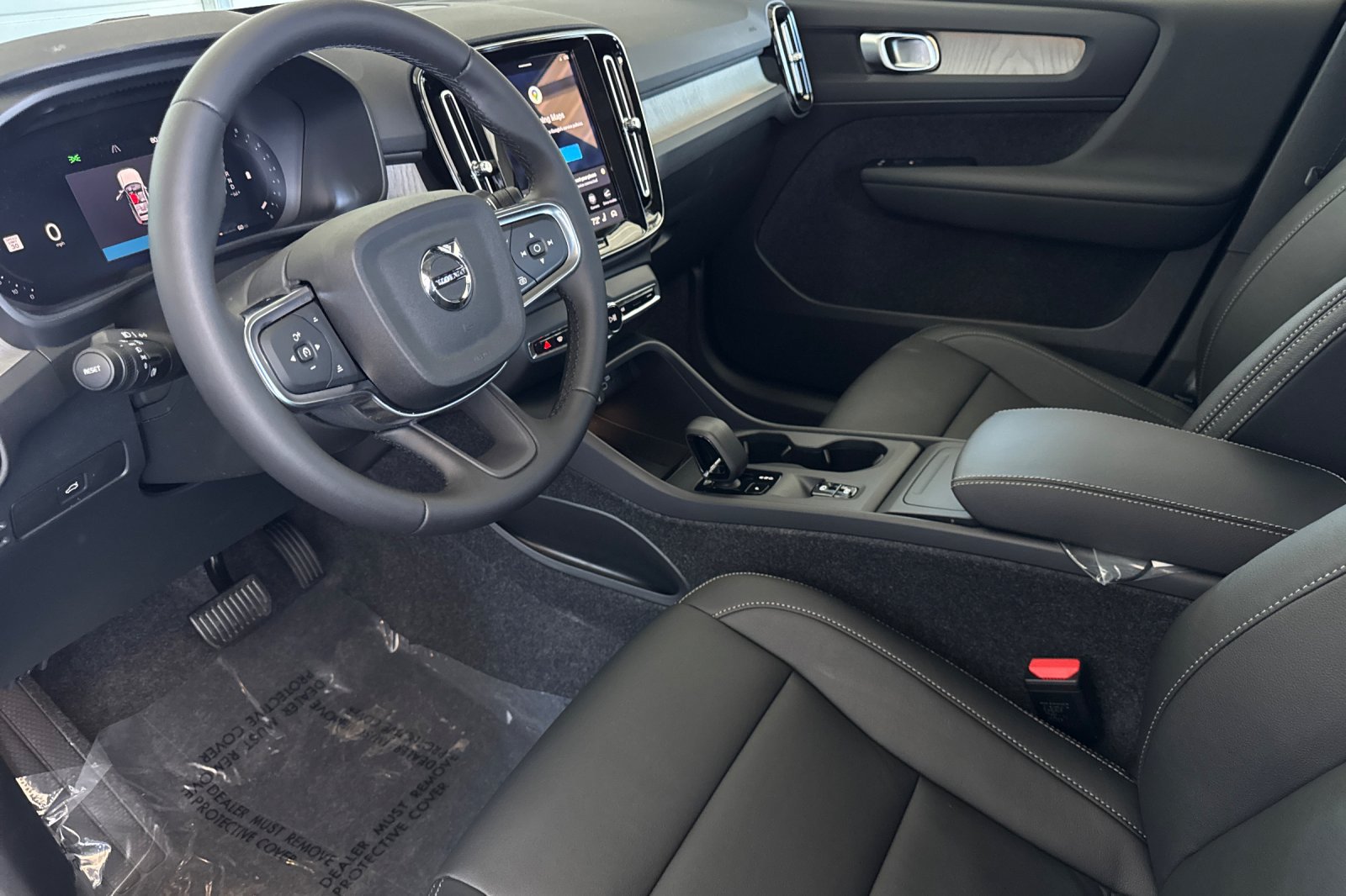 New 2026 Volvo XC40 B5 Core w/ Climate Package AWD/4WD image 13
