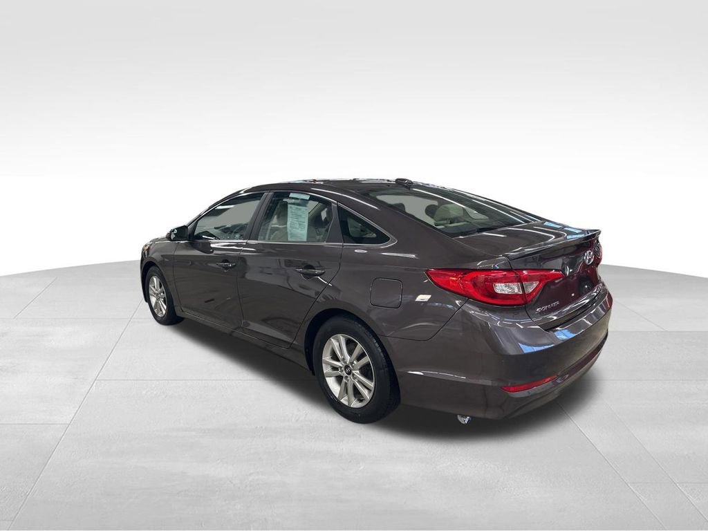 Used 2017 Hyundai Sonata SE FWD image 3