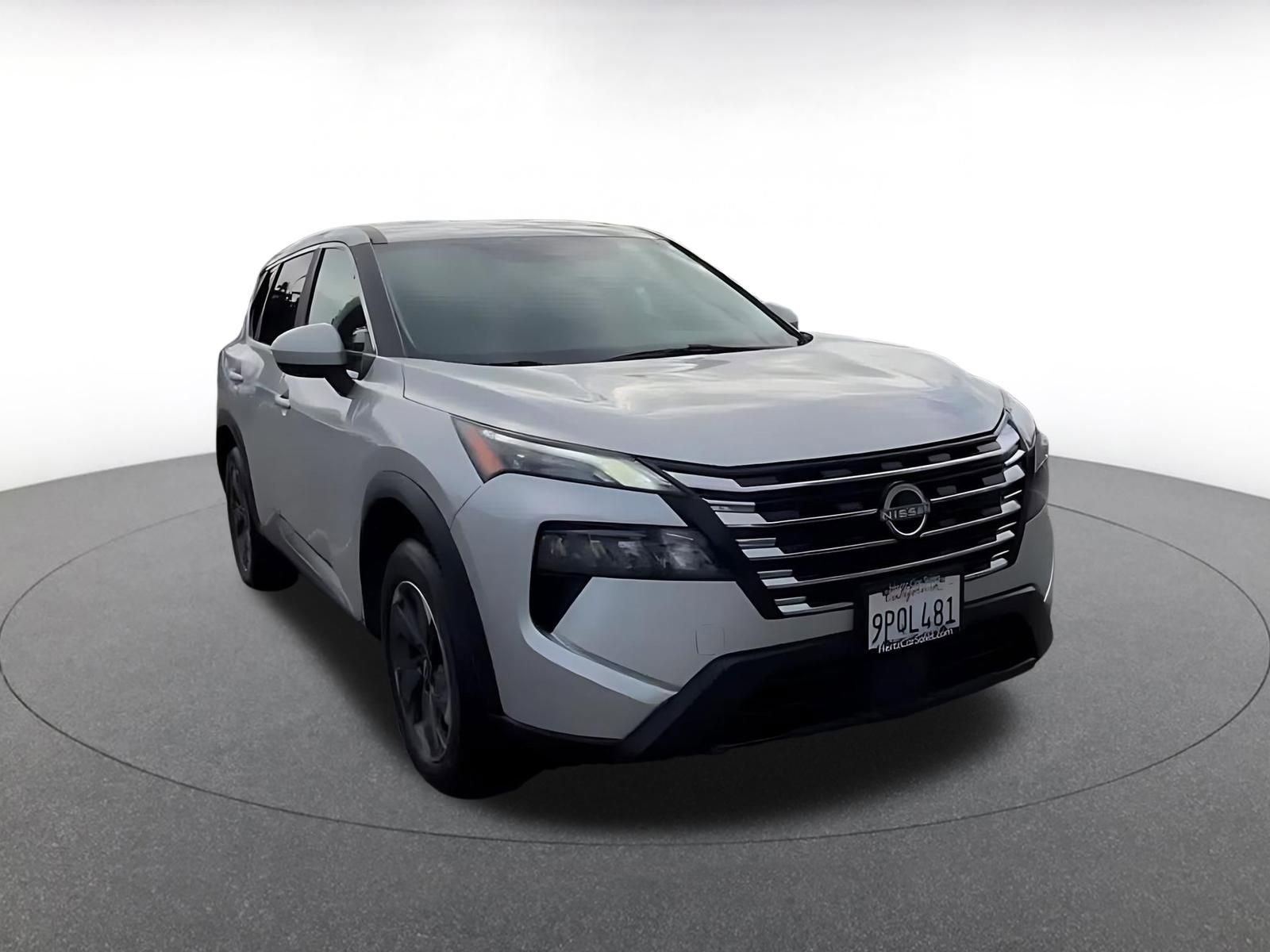 Used 2025 Nissan Rogue SV FWD image 3