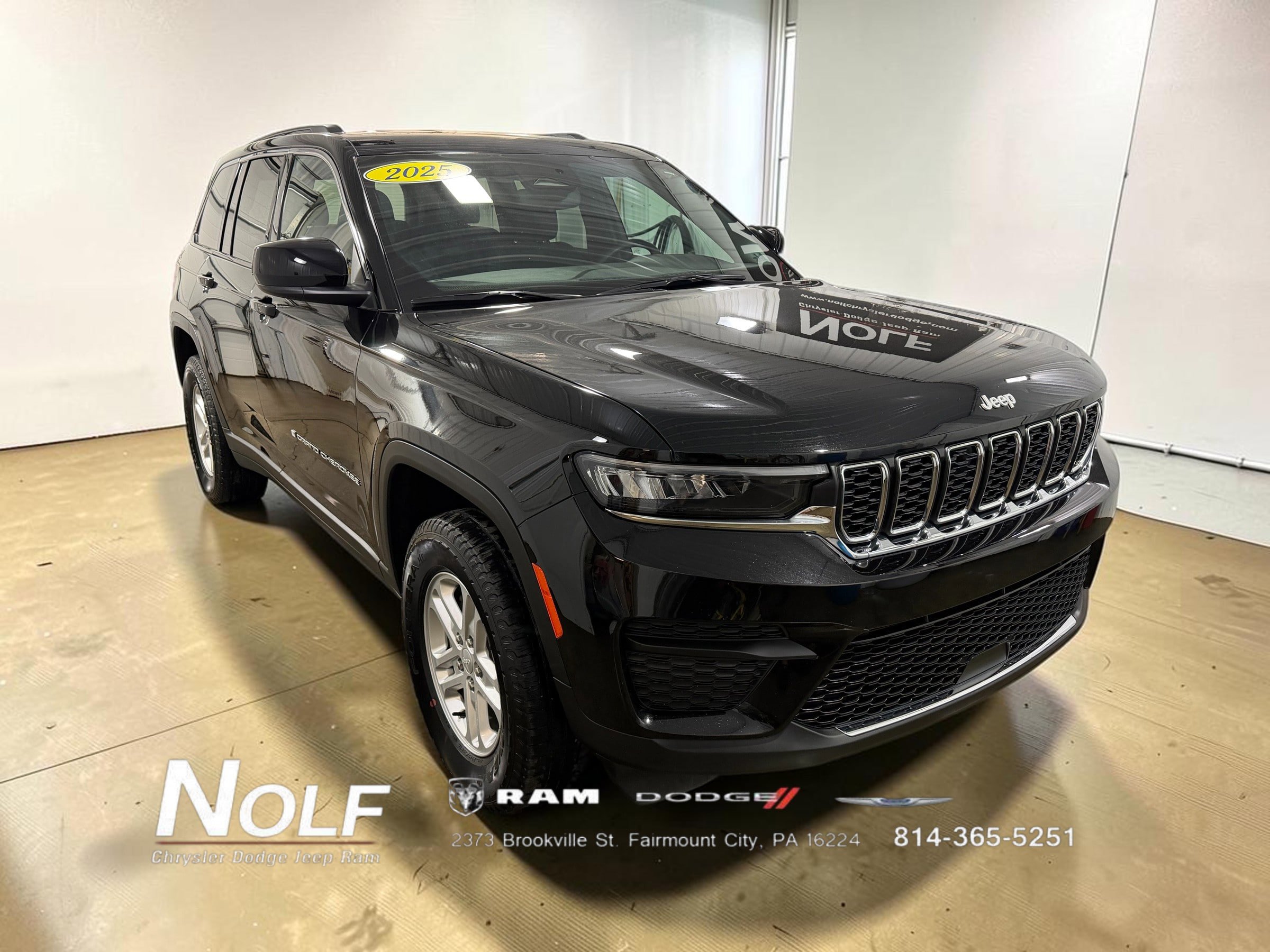 Used 2025 Jeep Grand Cherokee Laredo AWD/4WD video 1