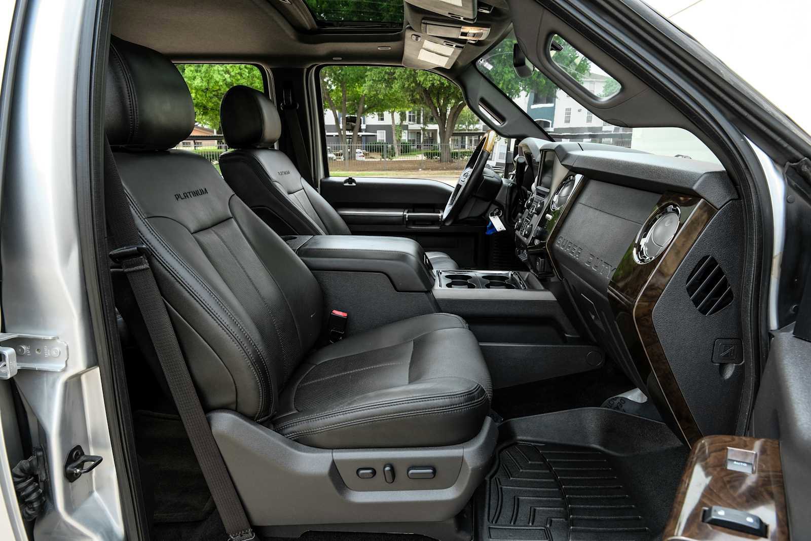 Used 2016 Ford F250 Platinum w/ FX4 Off-Road Package AWD/4WD image 34