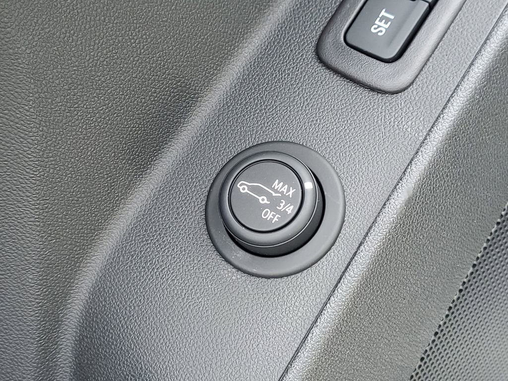 Used 2020 Chevrolet Equinox Premier w/ LPO, Floor Liner Package AWD/4WD image 21