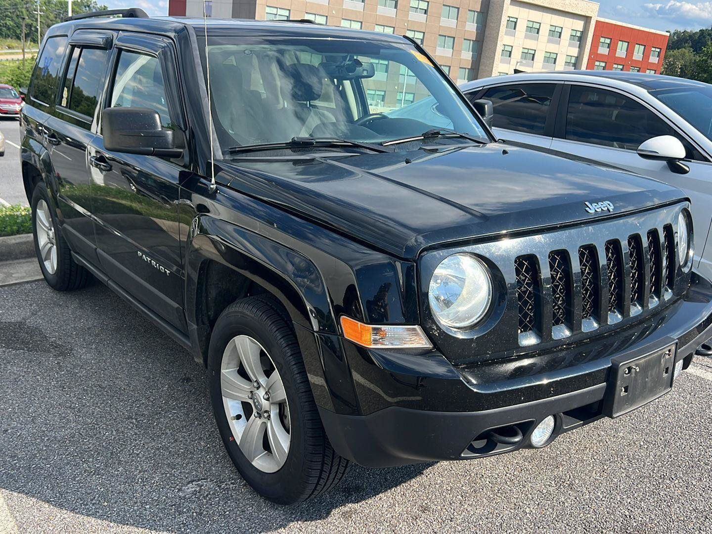 Used 2017 Jeep Patriot Latitude AWD/4WD image 5