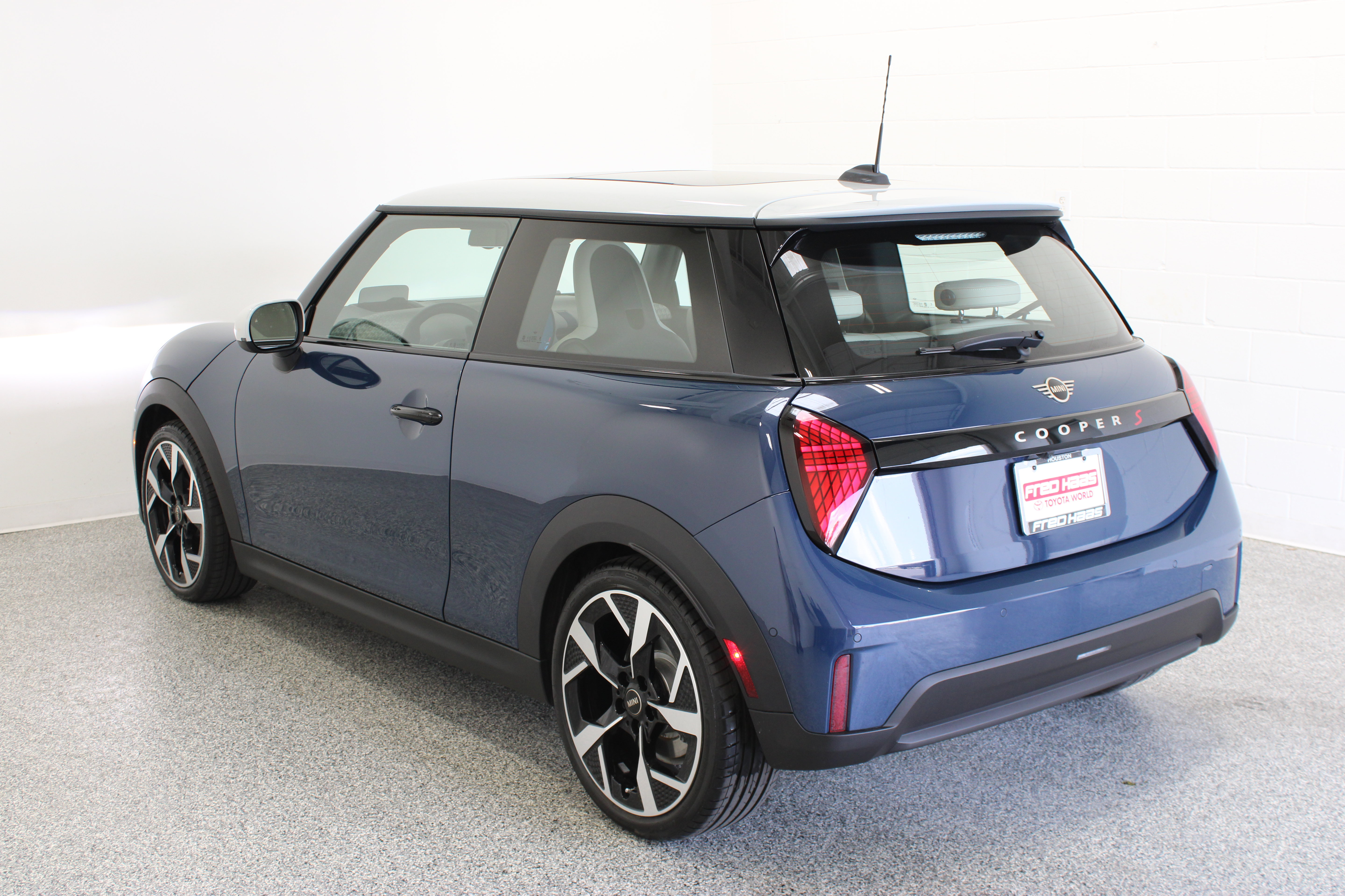 Used 2026 MINI Cooper S FWD image 9