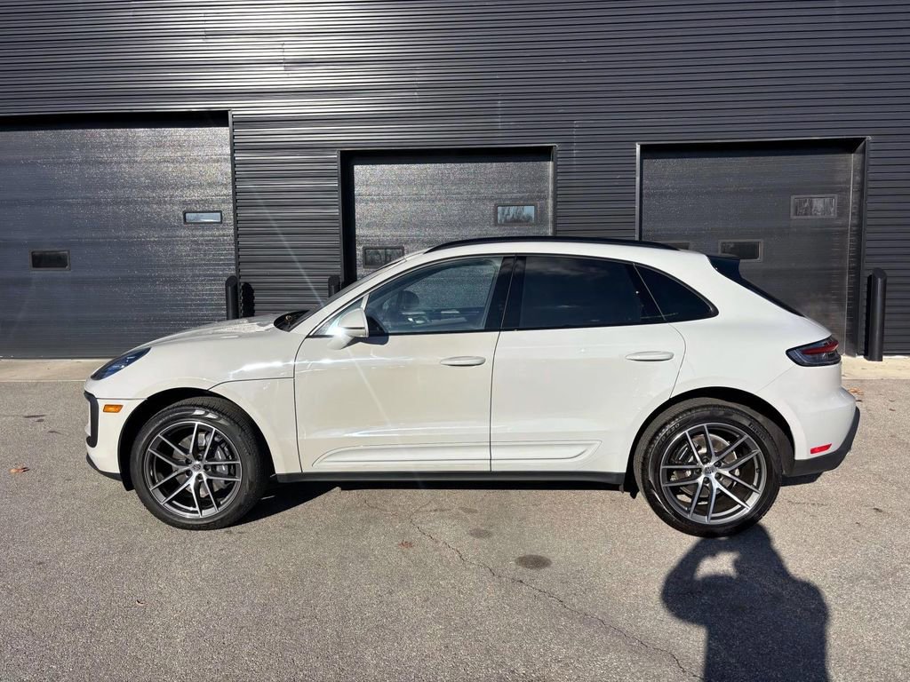 Certified 2024 Porsche Macan image 7