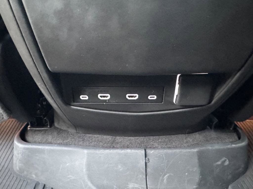 Used 2024 Cadillac Escalade V w/ LPO, ONYX Package image 38