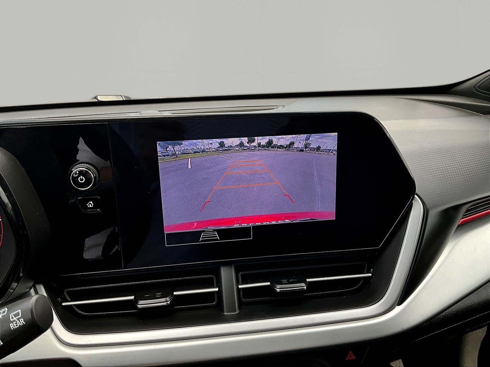 Used 2024 Chevrolet Trax RS FWD image 14