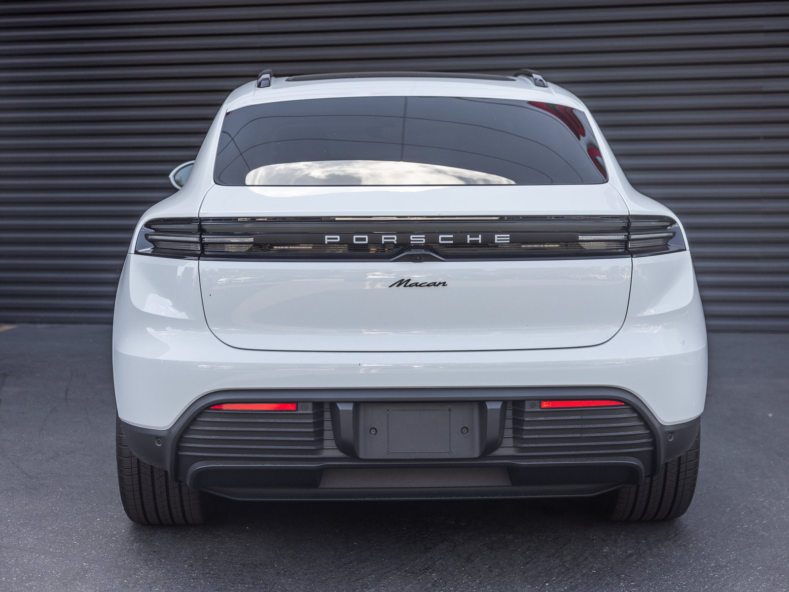 Certified 2026 Porsche Macan Electric RWD image 9