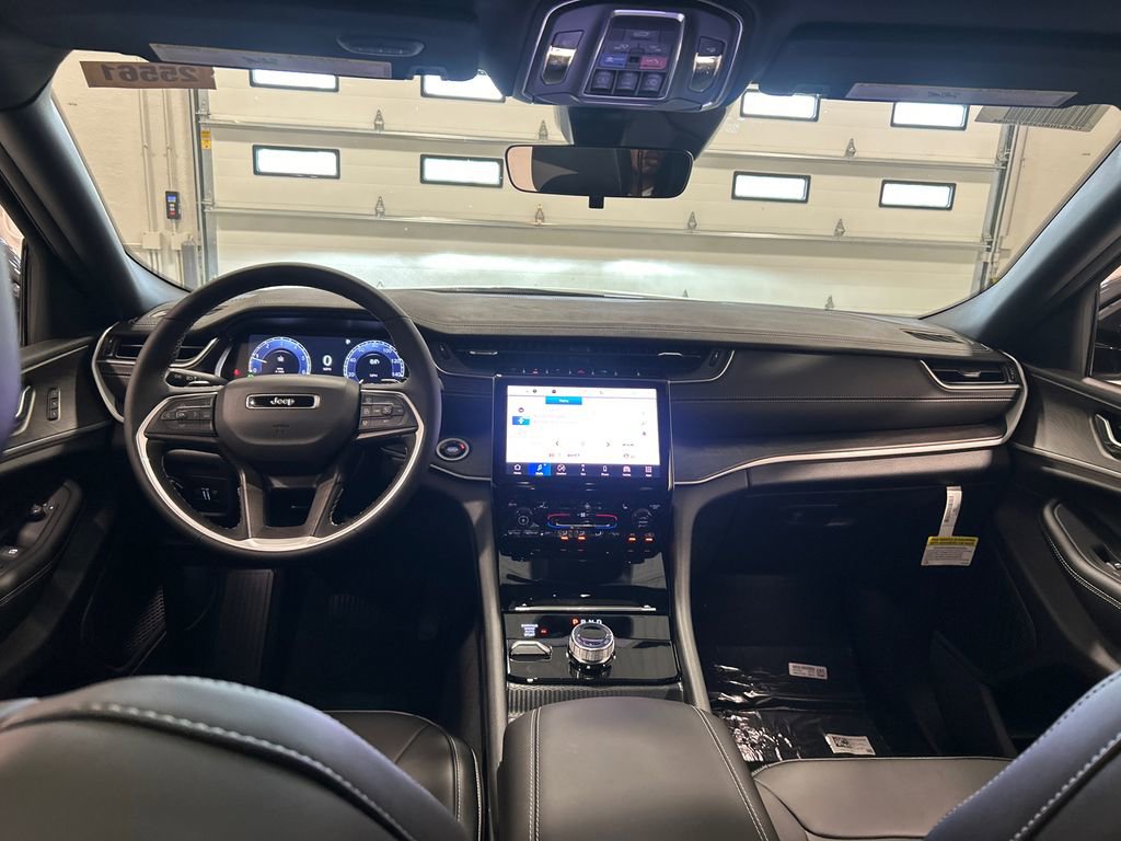 New 2025 Jeep Grand Cherokee Limited image 28