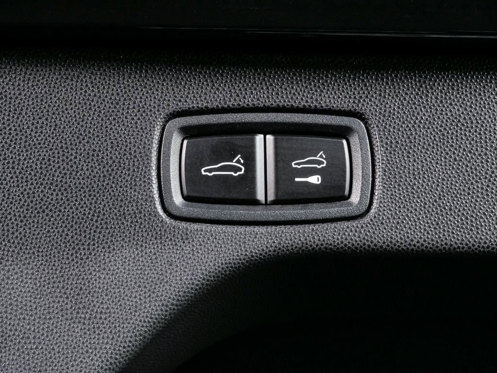 Certified 2025 Porsche Macan Electric image 33