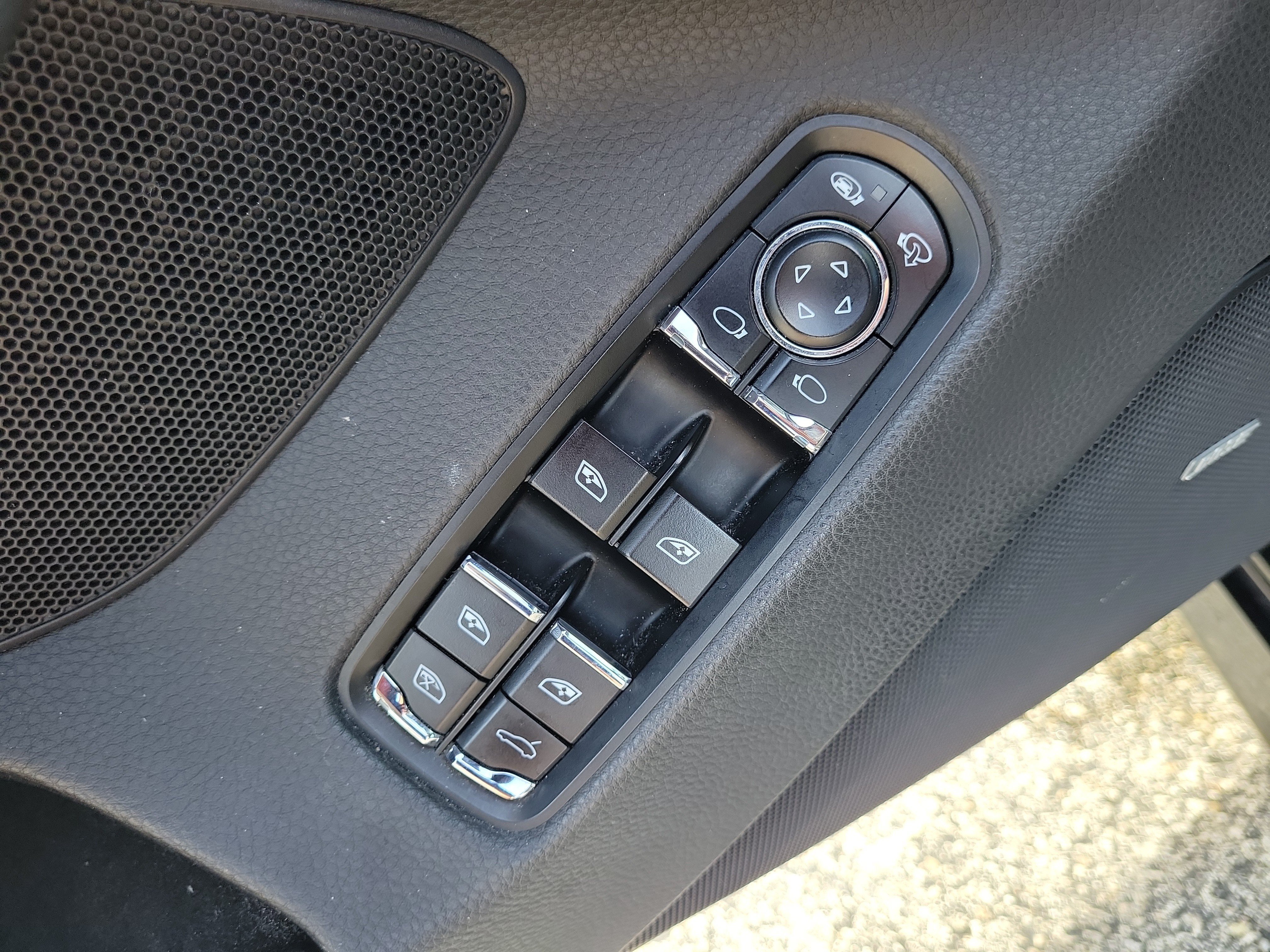 Used 2015 Porsche Panamera S RWD image 11