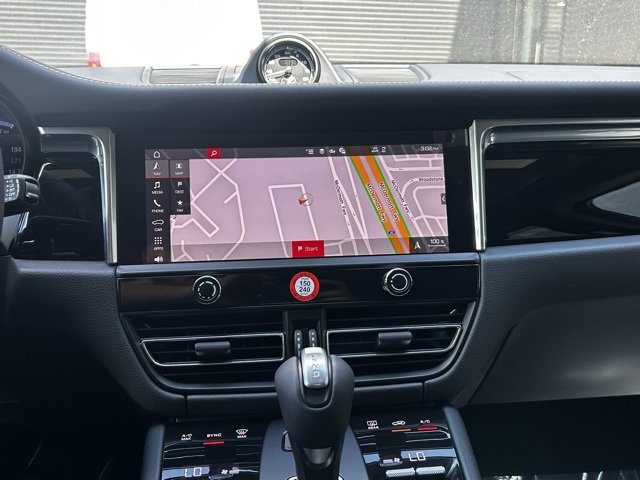 Certified 2025 Porsche Macan image 21